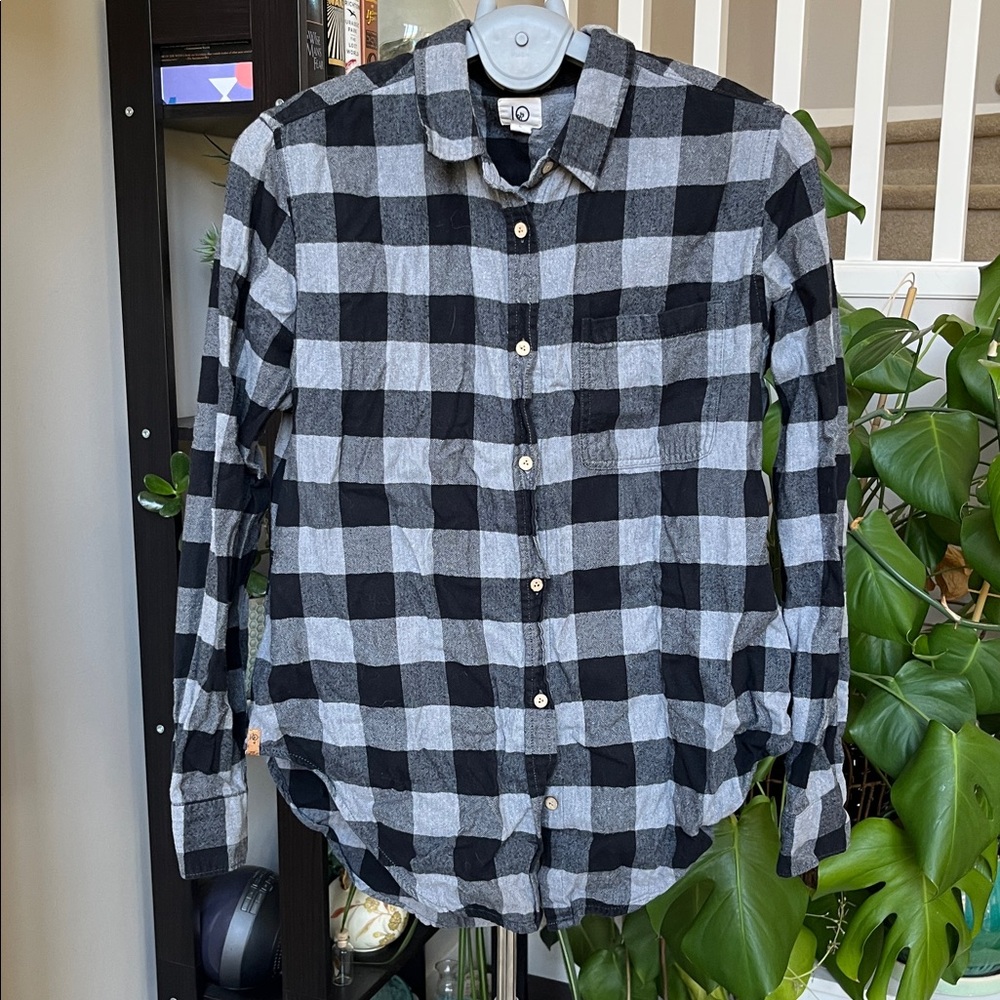 Tentree🌿Black and Gray Plaid Button-Up Shirt